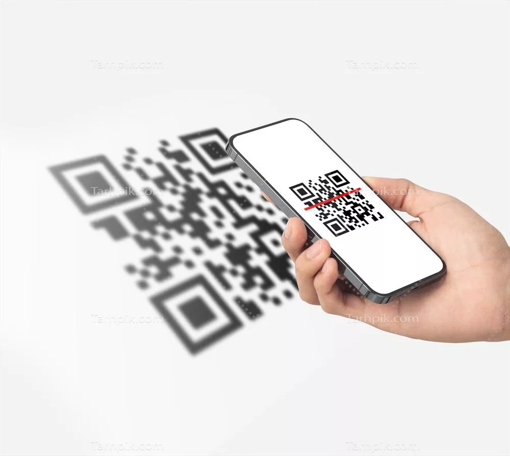 عکس استفاده از تلفن همراه برای اسکن کد QR و پرداخت دیجیتال بدون پول نقد