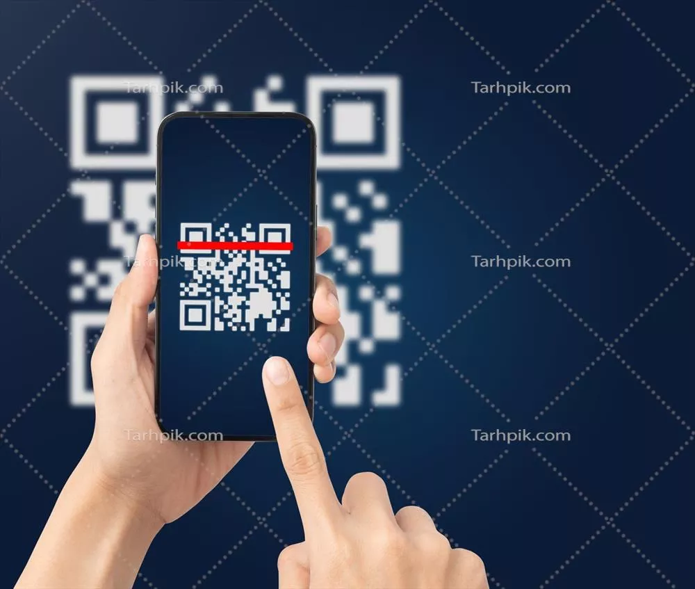 عکس استفاده از تلفن همراه برای اسکن کد QR و پرداخت دیجیتال بدون پول نقد