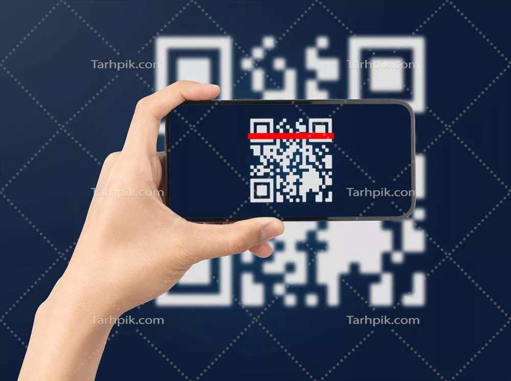 عکس استفاده از تلفن همراه برای اسکن کد QR و پرداخت دیجیتال بدون پول نقد