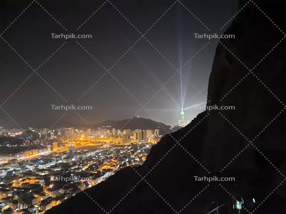 عکس منظره ای زیبا از کوه نور در مکه و غار حرا در بالای آن
