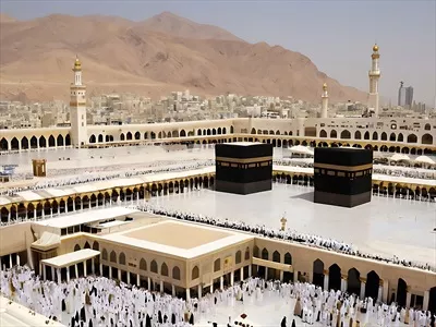 عکس تصویری از کعبه در رمضان: آرامش و معنویت در دل عبادت اسلامی