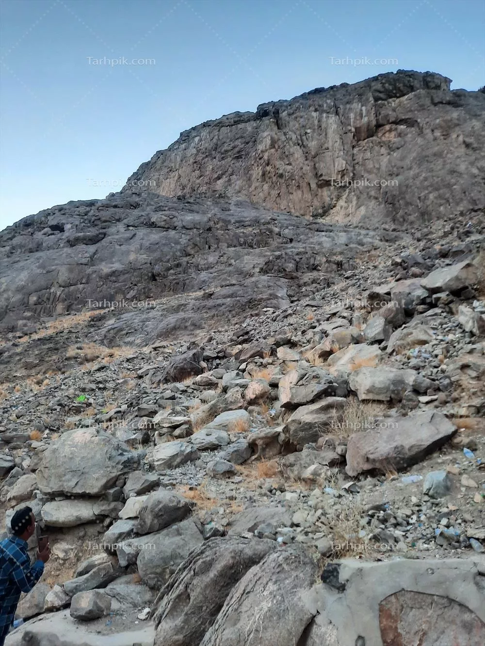 عکس منظره ای زیبا از کوه نور در مکه و غار حرا در بالای آن