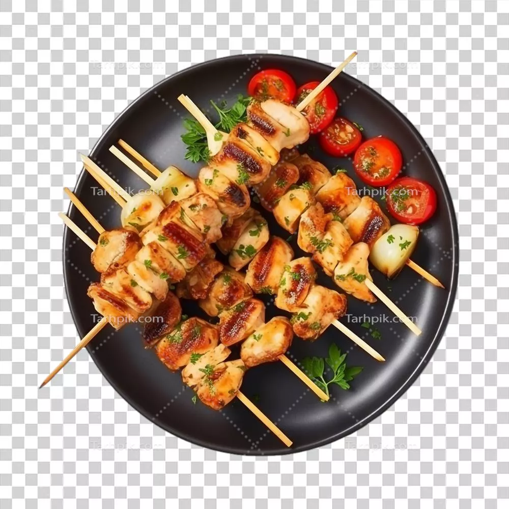 عکس دوربری سیخ کباب مرغ خوشمزه با گوجه فرنگی و سبزیجات تازه روی بشقاب