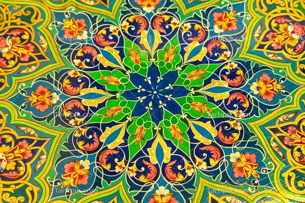 عکس طرح رنگارنگ و وینتج با نقوش شرقی بر روی سطح میز به صورت انتزاعی