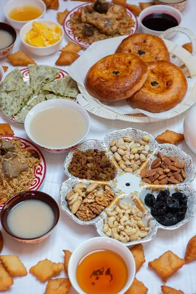 عکس غذاهای سنتی قرقیزی در یورت: تجربه ای بی نظیر از طعم های محلی