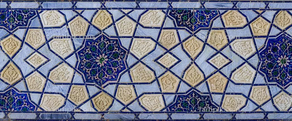 عکس تکه ای زیبا از موزاییک سرامیکی با الگوهای هندسی و سنتی اسلامی