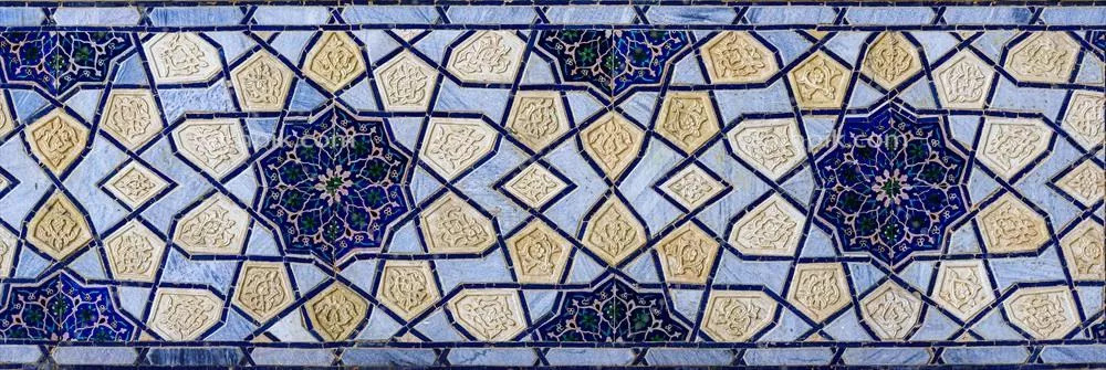 عکس تزیینات هندسی و سنتی اسلامی: قطعه ای از موزاییک سرامیکی
