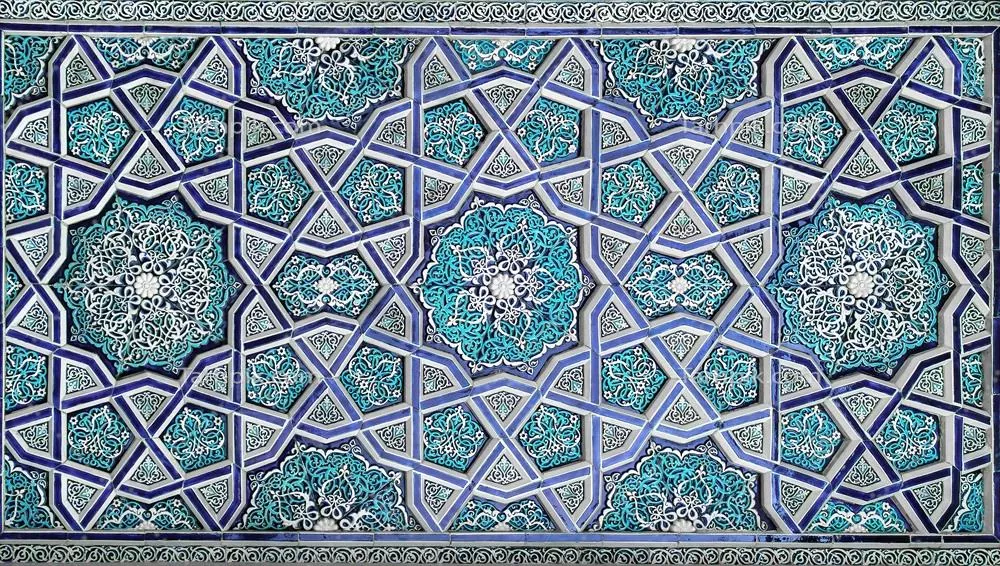 عکس تکه ای از موزاییک سرامیکی با الگوهای هندسی و سنتی اسلامی