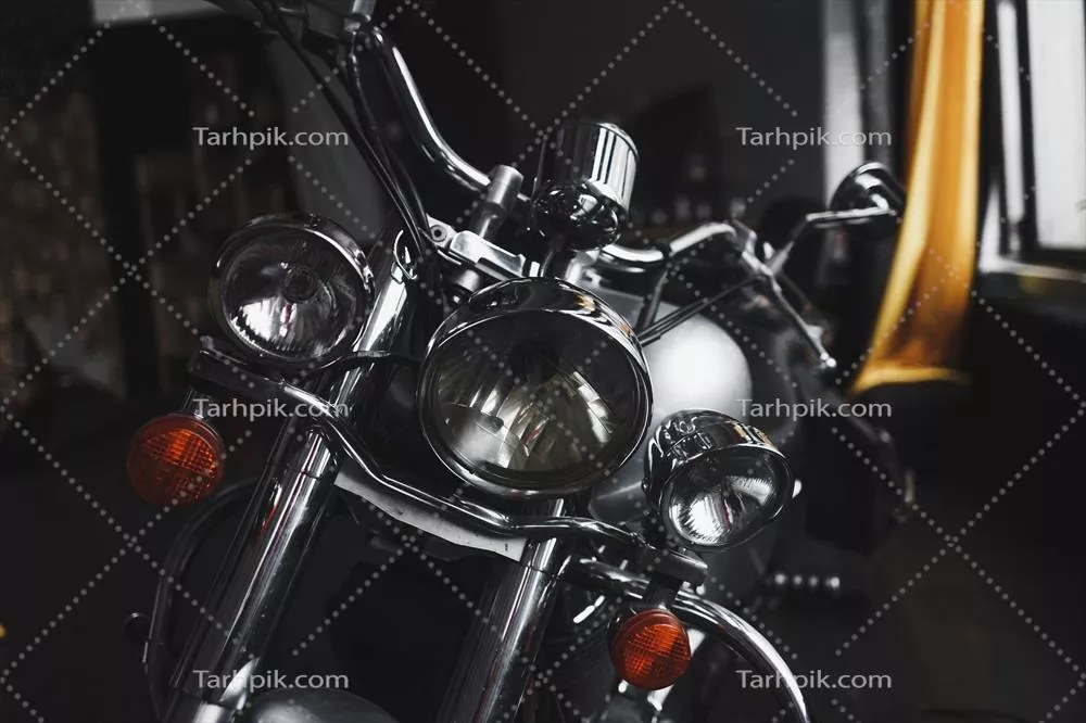عکس قطعات موتور سیکلت با روکش کروم: زیبایی و کیفیت در یک قاب