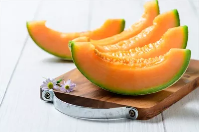 عکس برش های خوشمزه و آبدار از ملون های ژاپنی و عطر دلپذیر آن ها