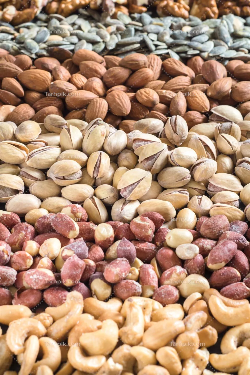 عکس مخلوطی خوشمزه از آجیل و میوه های خشک برای سلامتی و انرژی