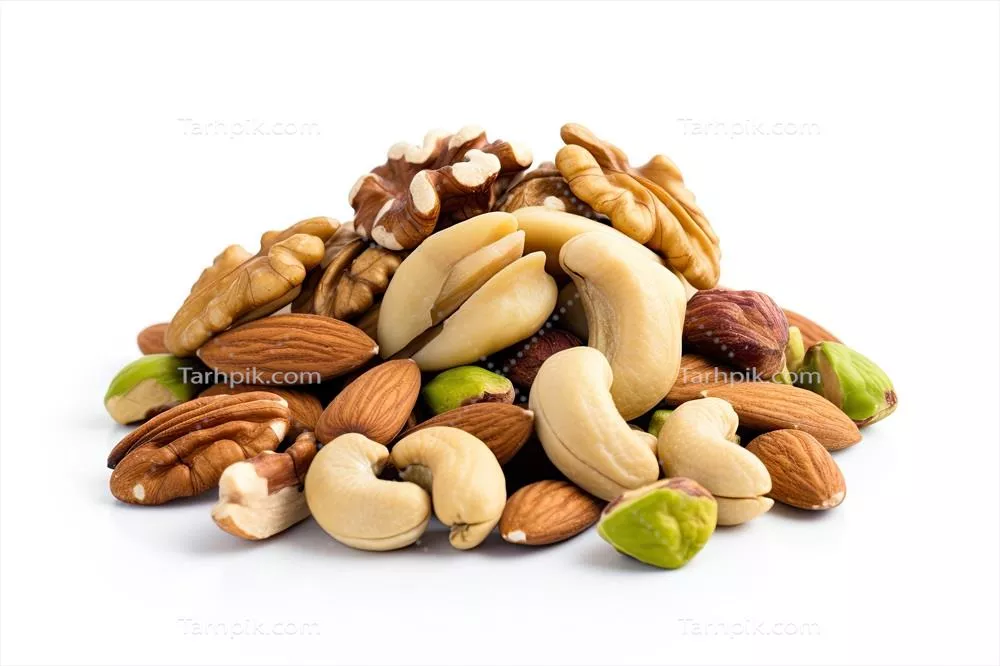 عکس تصویری نزدیک از مغزهای آجیل با کیفیت بالا و پس زمینه سفید