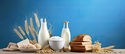 عکس شاووت: جشن یهودی با محصولات لبنی و نان سنتی در کنار شیر