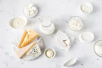 عکس مجموعه ای از محصولات لبنی متنوع و خوشمزه