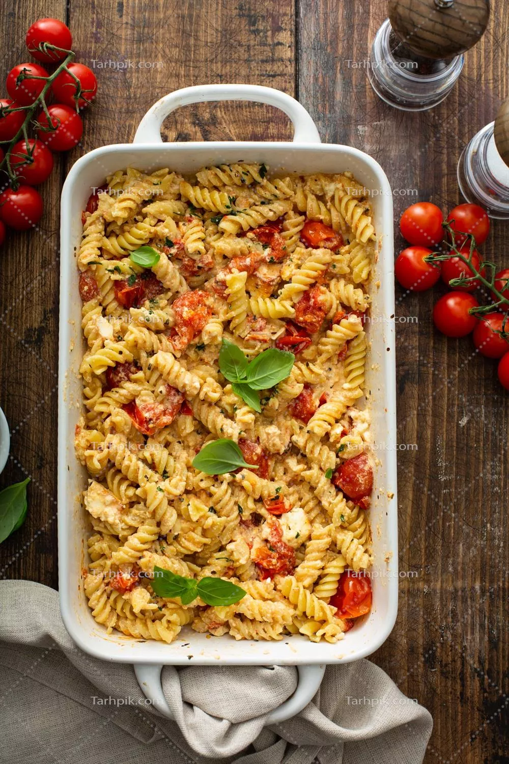 عکس طرز تهیه پاستا با فتا پخته و گوجه فرنگی های گیلاسی خوشمزه