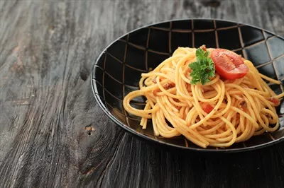 عکس طرز تهیه اسپاگتی با سس گوجه فرنگی خوشمزه و ساده