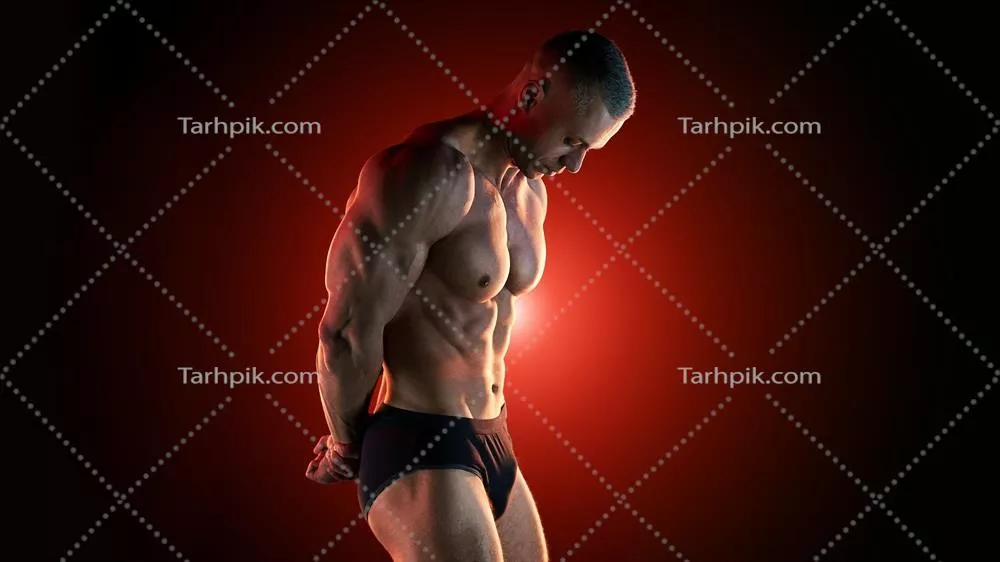 عکس تصویری از بدنساز حرفه ای با بدنی عضلانی و نورپردازی زیبا