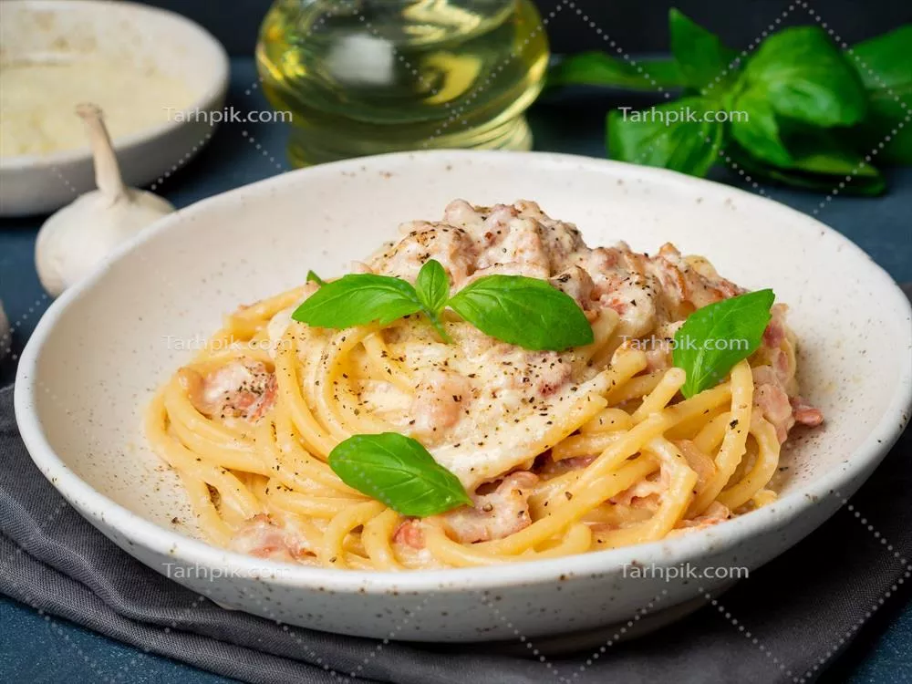 عکس طرز تهیه پاستا کاربونارا با پنکتا و پنیر پارمزان خوشمزه