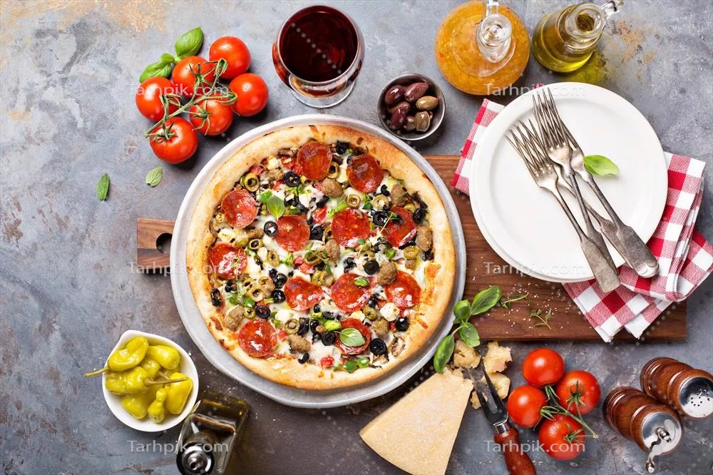 عکس پیتزا پپرونی با زیتون: طعمی لذیذ و جذاب برای عاشقان غذا
