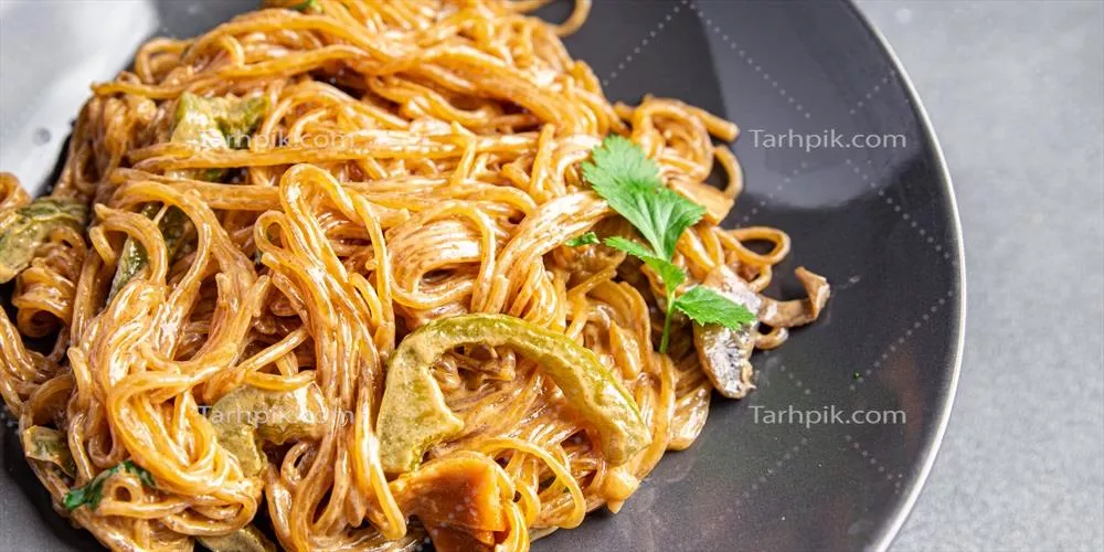 عکس ماکارونی برنجی با خامه نارگیل و سبزیجات خوشمزه و سالم