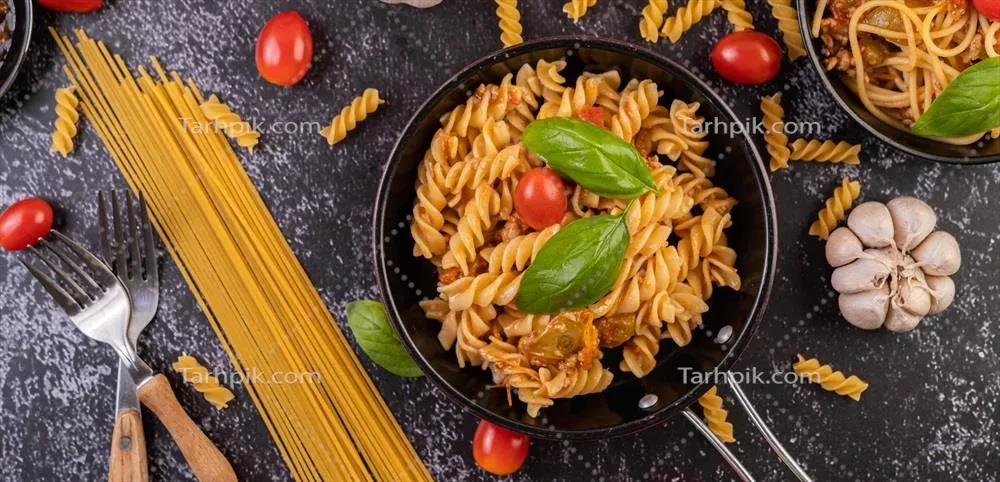 عکس ماکارونی سرخ شده خوشمزه در تابه با طعمی بی نظیر و جذاب