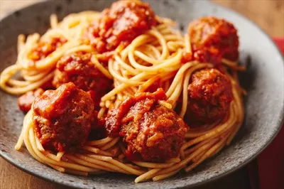 عکس طرز تهیه اسپاگتی خانگی با کوفته و سس گوجه فرنگی خوشمزه