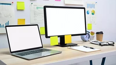 عکس مدل خالی صفحه نمایش کامپیوتر و لپ تاپ با تجهیزات اداری روی میز