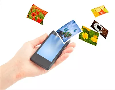 عکس گوشی موبایل در دست: تجربه ای از دنیای دیجیتال و ارتباطات