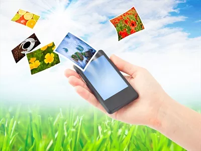 عکس گوشی موبایل در دست: تجربه ای از دنیای دیجیتال و ارتباطات