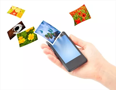 عکس گوشی موبایل در دست: تجربه ای از دنیای دیجیتال و ارتباطات