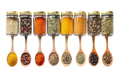 عکس دوربری مجموعه ای از ادویه جات در شیشه های شفاف با قاشق های چوبی