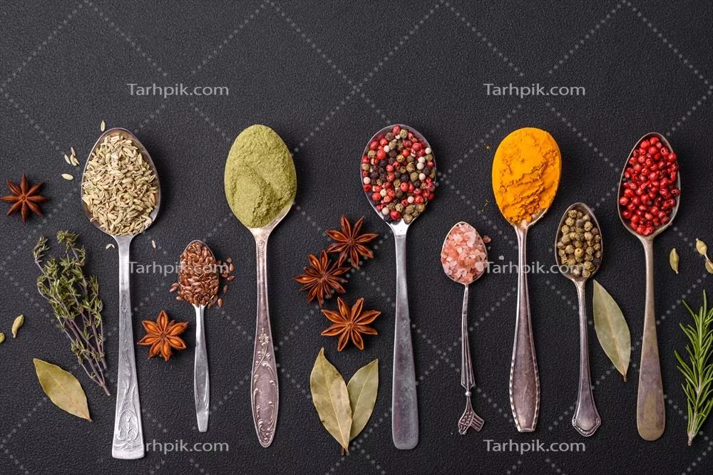 عکس ترکیب زیبای ادویه جات در کاسه های سفید و قاشق های فلزی