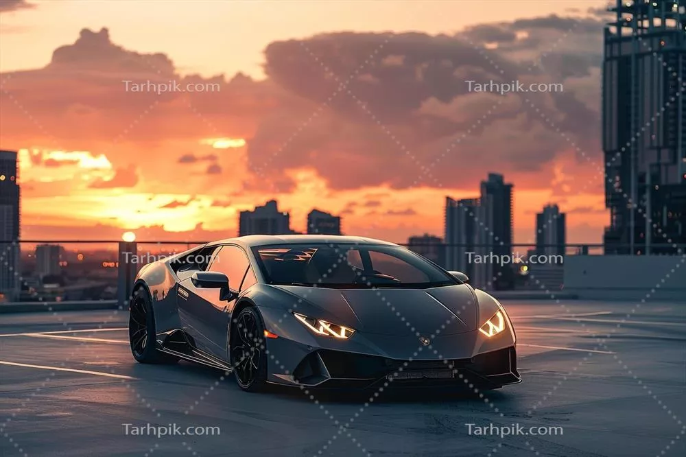 عکس خودروی اسپرت شهری پارک شده در پارکینگ بام با آسمان خراش ها در پس زمینه غروب