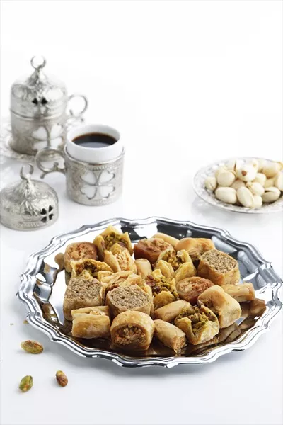 عکس ترکیب باقلوا: دسر سنتی عربی و ترکی با طعم پسته و عطر دلپذیر