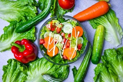 عکس انتخاب های غذایی سالم برای تغذیه پاک با میوه ها و سبزیجات تازه