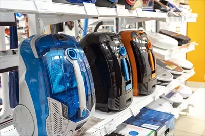 عکس فروش جاروبرقی در فروشگاه لوازم خانگی با تنوع بالا و کیفیت عالی