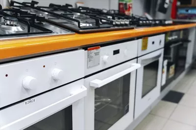 عکس فروش اجاق گازهای رومیزی در فروشگاه لوازم خانگی با طراحی مدرن