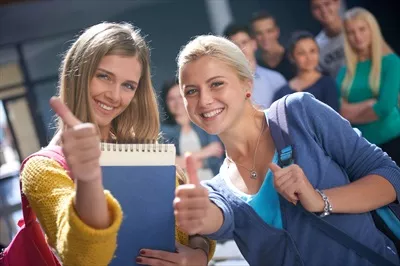 عکس گروه های دانشجویی: بررسی روش های مؤثر یادگیری و همکاری درسی