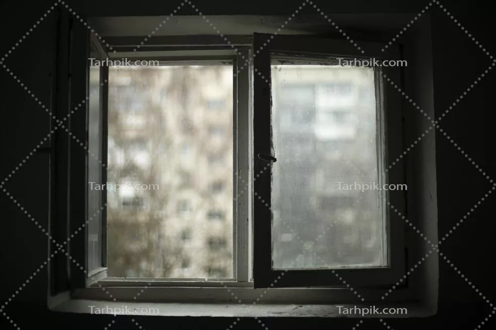 عکس پنجره ای به خیابان: قاب پنجره ای در تاریکی شب