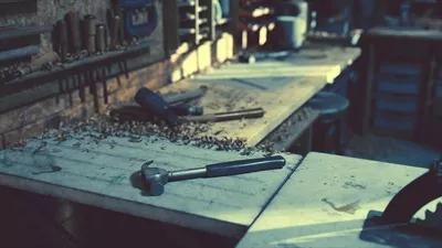 عکس ابزارهای نجاری قدیمی و زنگ زده: یادگاری از هنر دست بشر