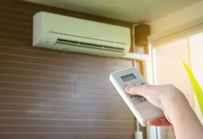 عکس کنترل از راه دور دستگاه تهویه مطبوع با دقت و راحتی