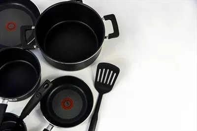 عکس ست ظروف آشپزخانه استیل مشکی برای سرو غذا با طراحی مدرن و شیک