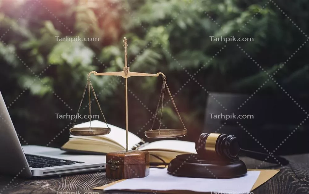 عکس مشاوره حقوقی و تجاری: بررسی قراردادها و خدمات قانونی در دفتر وکالت