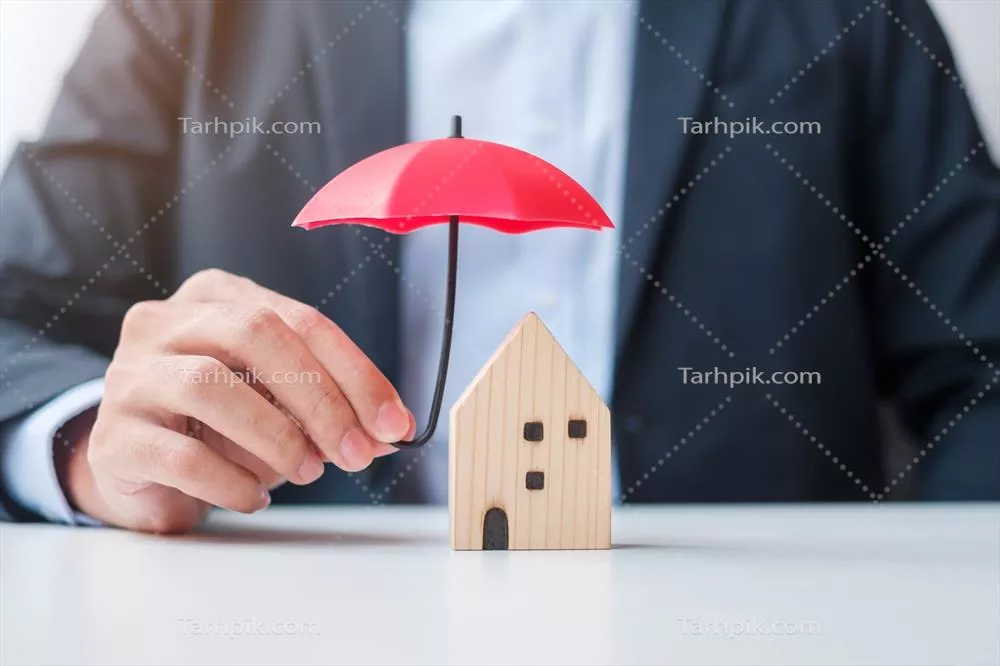 عکس مدیریت ریسک در املاک: مردی با چتر قرمز در دست، نماد امنیت مالی