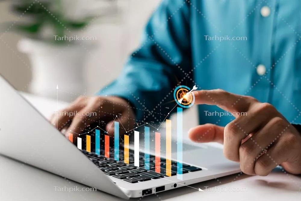 عکس تحلیل مالی شرکت توسط یک کارآفرین با استفاده از فناوری واقعیت افزوده
