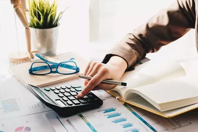 عکس مدیریت مالی و حسابداری در محیط اداری: مفاهیم کلیدی و کاربردها