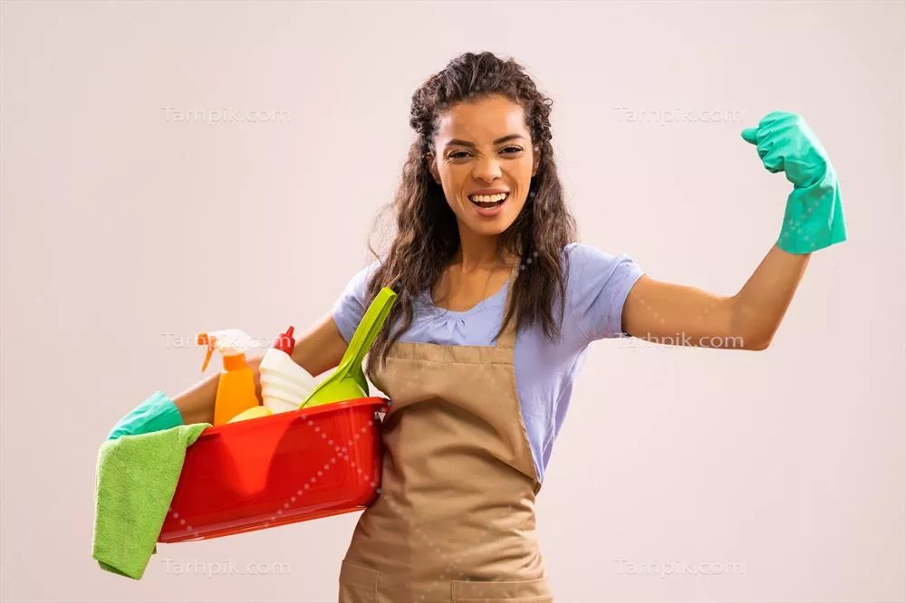 عکس پرتره ای از یک خدمتکار حرفه ای در محیط کار