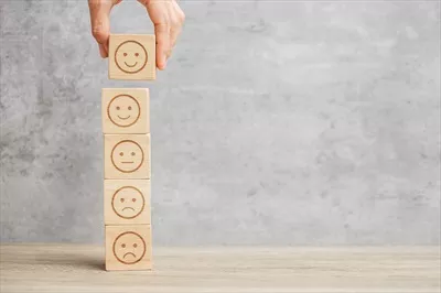 عکس انتخاب احساسات: بررسی و ارزیابی نظرات مشتریان با نمادهای عاطفی