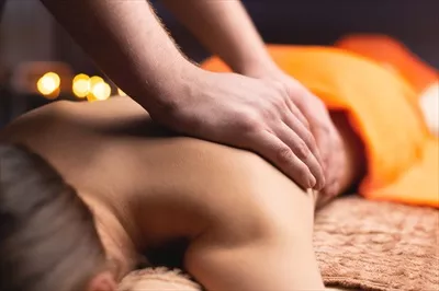 عکس تجربه آرامش در یک روز تعطیل با ماساژ در محیطی دلپذیر و آرامش بخش