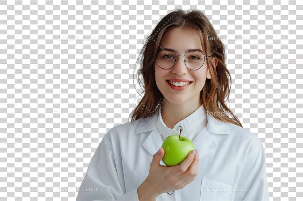 عکس دوربری تغذیه شناس خوشحال در حال ارائه مشاوره با سیب سبز در دست